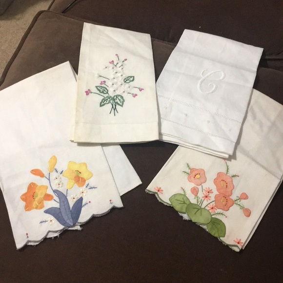 Yellow daffodil tea towel.  Vintage. Only one left is daffodil. Cotton. 1970s. - Picture 2 of 3